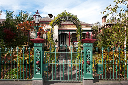 This classic wrought iron fence from the Victorian era features Lions Head cast iron pillars.