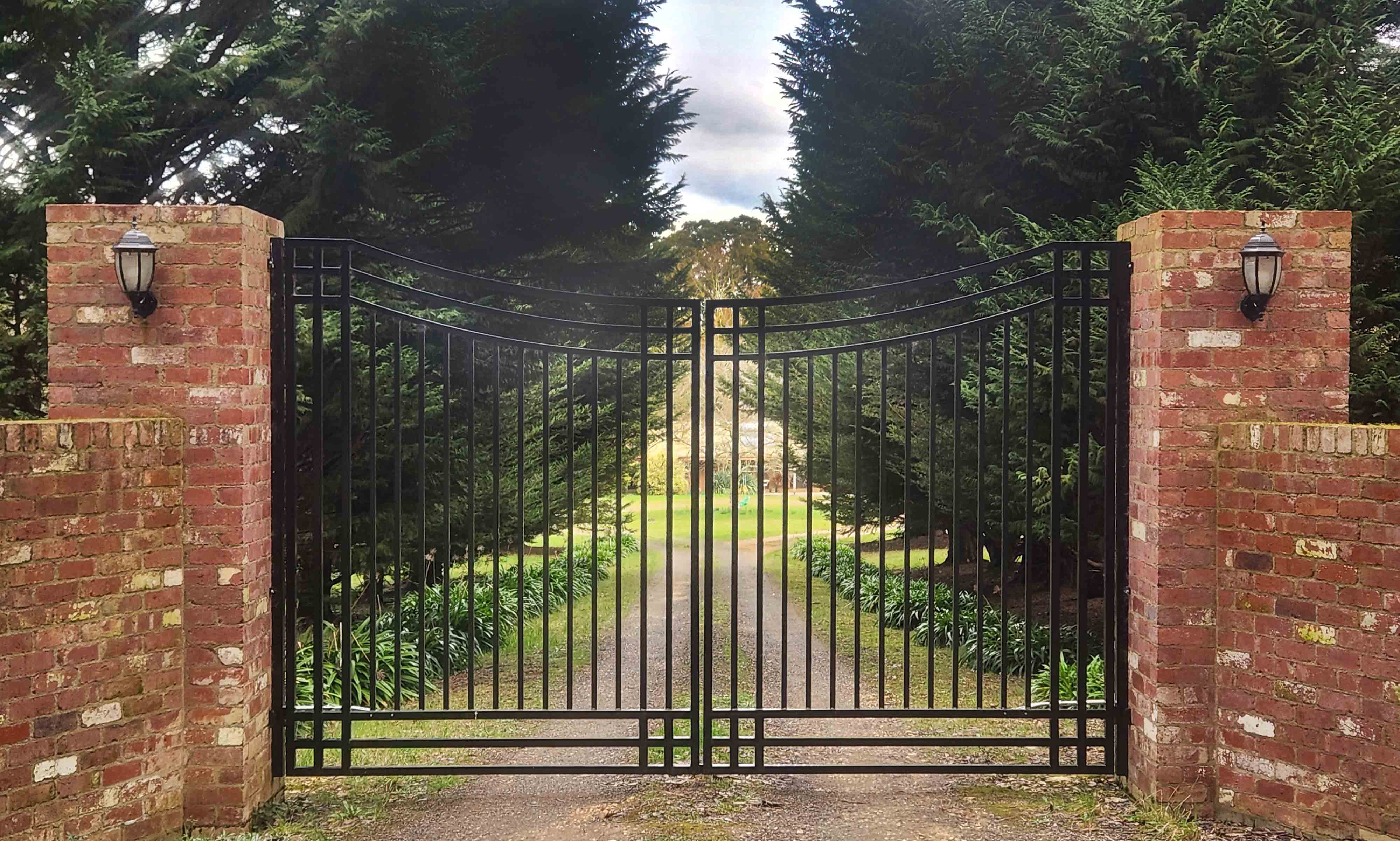 Modern Steel Entrance Gates with gate Automation